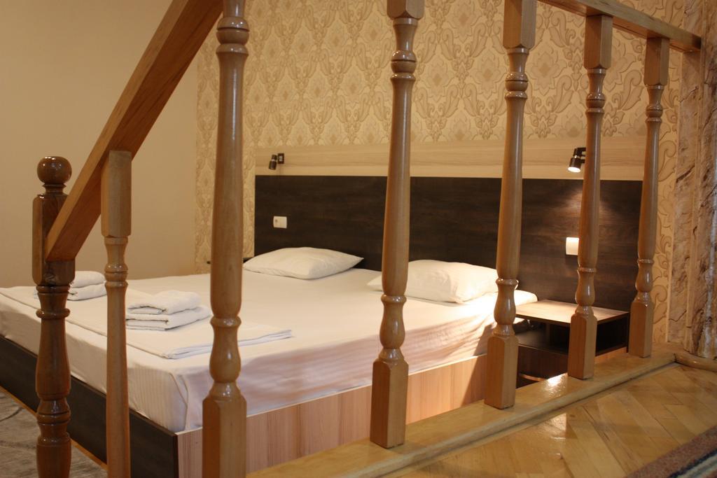 Paradise Hotel 2*